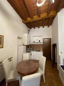 Bilocale piano rialzato, Veronetta, Verona