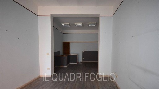 Locale commerciale in Vendita