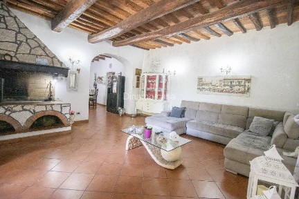 Prato, Castelnuovo, Via Roma