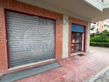 Locale commerciale in Affitto