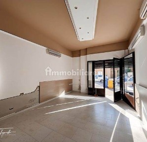 Locale commerciale in Affitto