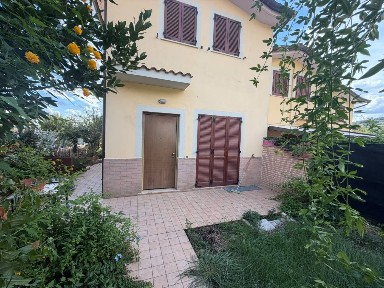 Villa a schiera via Monte Catria 19, Ponte Felcino, Perugia