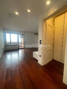 Quadrilocale via del Lavoro 30/10, Centro, Marullina, Casalecchio di Reno