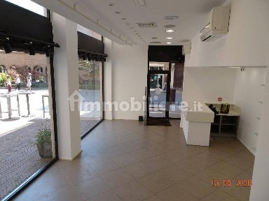 Locale commerciale in Affitto