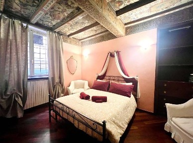 Bologna, Centro Storico, Via Castiglione, 1
