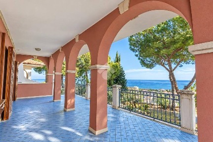 Villa unifamiliare via di Jorio 21, Centro, Roseto degli Abruzzi