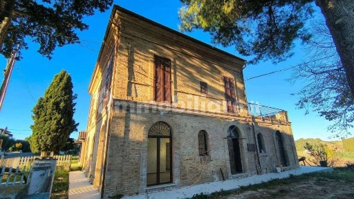 Villa all'asta via Tavolaccio 61, Civitella del Tronto