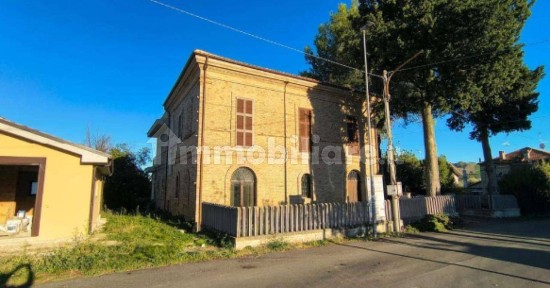 Villa all'asta frazione Favale via Tavolaccio, Civitella del Tronto