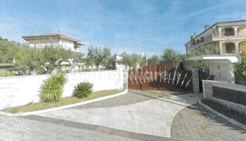 Villa all'asta V. Pignotto, Nereto