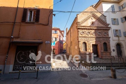 Bologna, Centro Storico, Via Val D'Aposa, 4