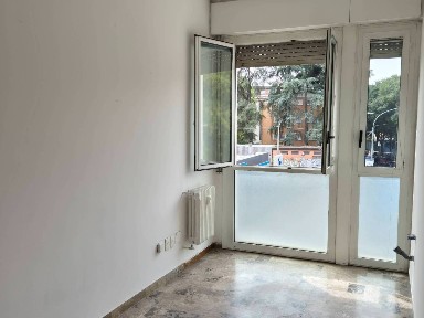 Trilocale buono stato, secondo piano, Irnerio, Bologna