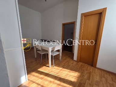 Bilocale via Canonica, Centro Storico, Bologna