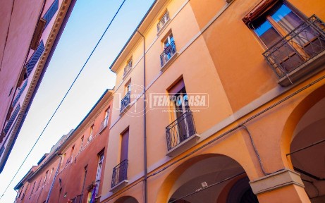 Bilocale via Cesare Battisti, Centro Storico, Bologna