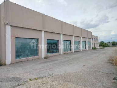 Capannone in Vendita