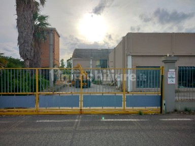 Capannone in Vendita