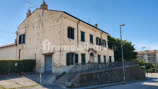 Villa bifamiliare, da ristrutturare, 303 m², Baiamonti - Valmaura, Trieste