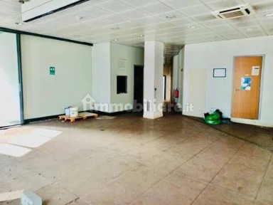 Locale commerciale in Affitto