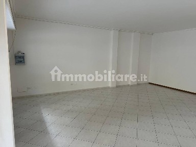 Locale commerciale in Affitto