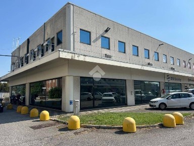 Locale commerciale in Affitto