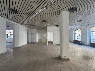 Locale commerciale in Affitto