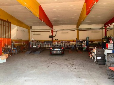 Capannone in Affitto