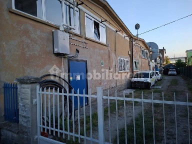 Capannone in Affitto