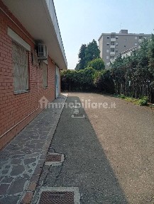 Capannone in Affitto