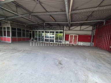 Capannone in Affitto
