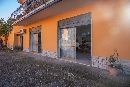 Locale commerciale in Affitto