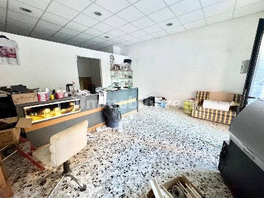Locale commerciale in Affitto