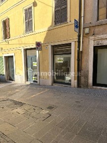 Locale commerciale in Affitto