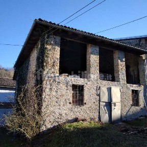 Tizzano Val Parma, Capoponte