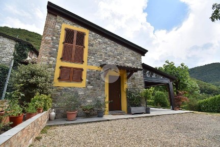 Terratetto plurifamiliare via Ramiano 14, Ramiano, Calestano
