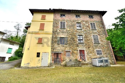 Terratetto plurifamiliare Strada Faseto 1, Fornovo di Taro