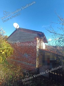 Casa indipendente all'asta Loc. Pratolungo, Strada della Villa, Tizzano Val Parma