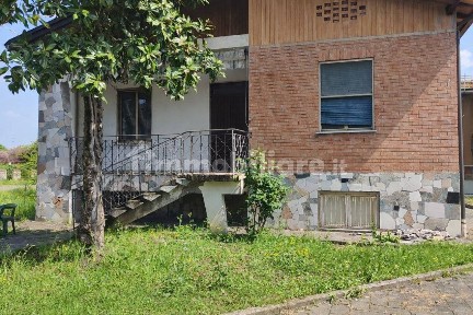Terratetto unifamiliare via Solari, Centro, Montechiarugolo