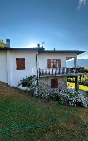 Terratetto unifamiliare 180 m², buono stato, Centro, Corniglio