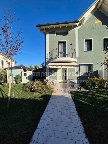 Terratetto plurifamiliare Strada Chiaviche, Vigatto, Parma