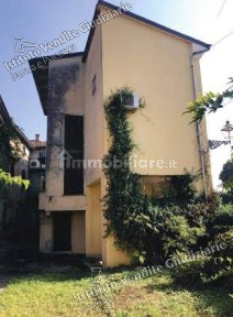 Casa indipendente all'asta Fraz. Zibello, piazza Giovanni Guareschi, 12, Polesine Zibello