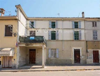 Polesine Zibello, piazza cesare battisti, 7