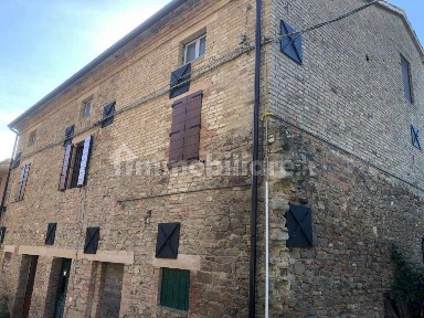 Casale Strada Provinciale 187, Comunanza