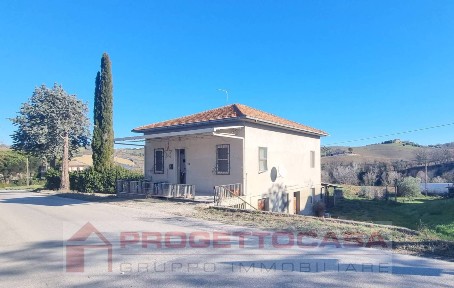 Rustico, buono stato, 210 m², Offida