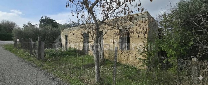 Rustico, da ristrutturare, 80 m², Offida