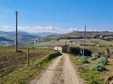 Rustico, da ristrutturare, 250 m², Montefiore dell'Aso