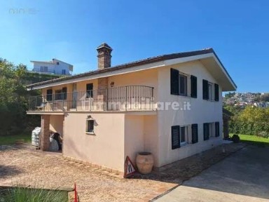 Cascina, buono stato, 200 m², Ripatransone