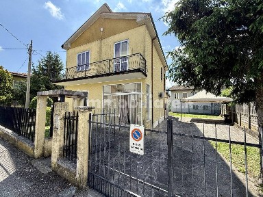 Terratetto unifamiliare via Cesare Beccaria, Centro, Legnago