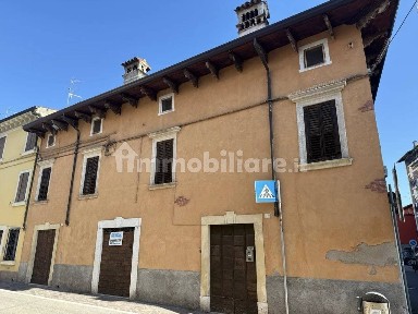 Terratetto unifamiliare 605 m², da ristrutturare, Centro, Valeggio sul Mincio