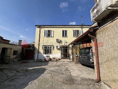 Terratetto unifamiliare vicolo Maria Montessori, Centro, Sorgà