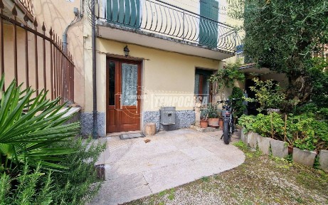 Terratetto unifamiliare via Borgo Cavour 31, Centro, Bardolino