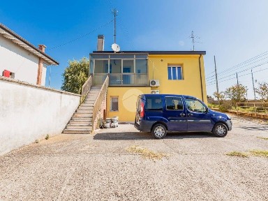Terratetto unifamiliare via Grezzano / Strada Provinciale 7, Villafranca di Verona